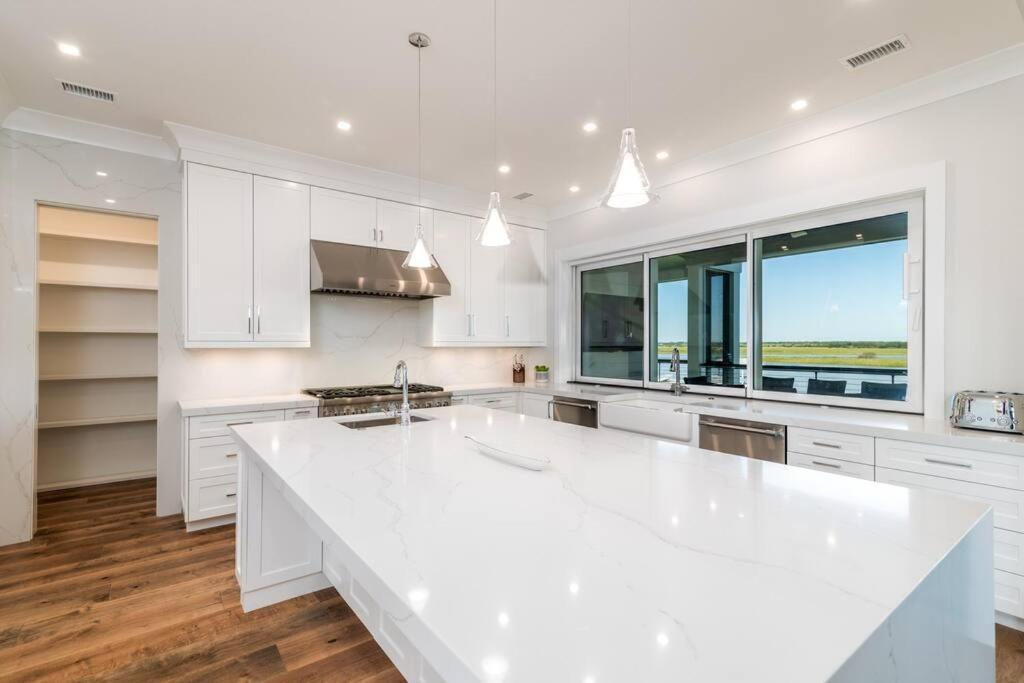 New Waterfront Home With Deep Water Dock Isle of Palms Exteriör bild
